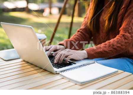 Women use the keyboard for laptops for mobile payments Omni channel online shopping. 86388394