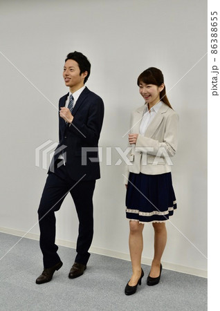 ともに歩き出す・男女 ともに歩き出す・男女 86388655