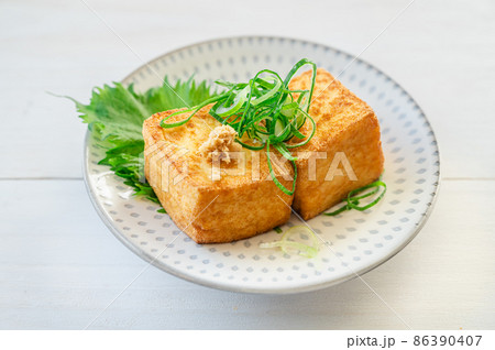 焼いた厚揚げ豆腐 86390407
