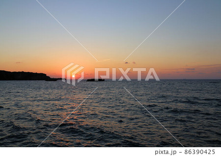 海の夕暮れ 86390425