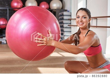 Gorgeous suntanned brunette doing exercises 86392880