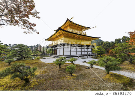 晩秋の鹿苑寺 舎利殿 金閣 晩秋の鹿苑寺 舎利殿 金閣 86393270