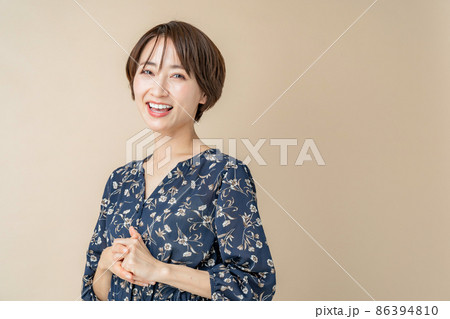 女性　ワンピース　フェミニン 86394810