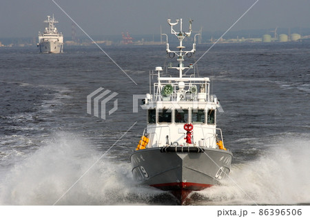 高速航行中の巡視艇CL19ゆりかぜ正面（海上保安庁観閲式帰路） 86396506