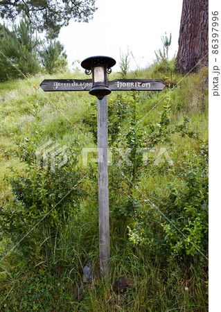 ホビトン ムービー セット ツアーズ ニュージーランド Hobbiton New Zealand ホビトン ムービー セット ツアーズ ニュージーランド Hobbiton New Zealand 86397996