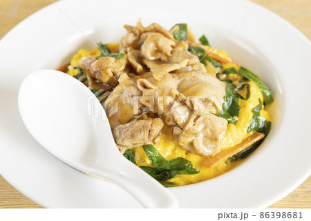 おいしい豚肉ニラ玉子丼 86398681