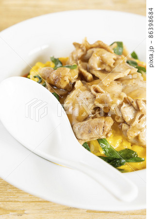 おいしい豚肉ニラ玉子丼 おいしい豚肉ニラ玉子丼 86398684