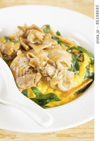 おいしい豚肉ニラ玉子丼 86398685