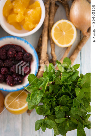 Mint and medicinal vegetables 86400159