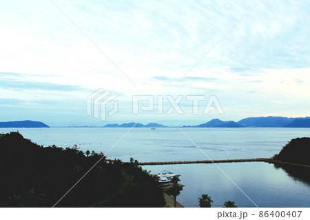【香川】秋の直島 地中美術館近くの高台からの景色(ビビッド) 【香川】秋の直島 地中美術館近くの高台からの景色(ビビッド) 86400407
