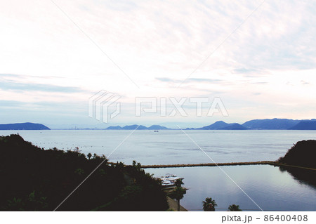【香川】秋の直島 地中美術館近くの高台からの景色(黄色味除去) 【香川】秋の直島 地中美術館近くの高台からの景色(黄色味除去) 86400408