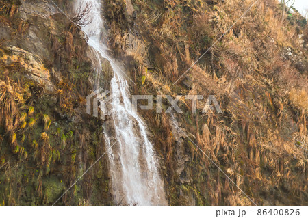 上越市　烏ヶ首岬付近にある滝 86400826