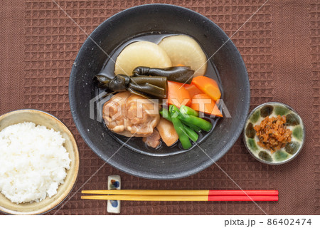 沖縄料理　てびち煮付け　てびちの煮物　定食 86402474
