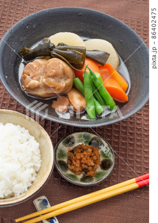 沖縄料理　てびち煮付け　てびちの煮物　定食 86402475