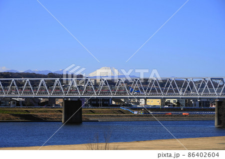 1月 調布1118富士山と京王線多摩川鉄橋 1月 調布1118富士山と京王線多摩川鉄橋 86402604