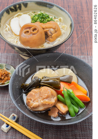 沖縄料理　てびち煮付け　てびちの煮物　てびちそば 86402626