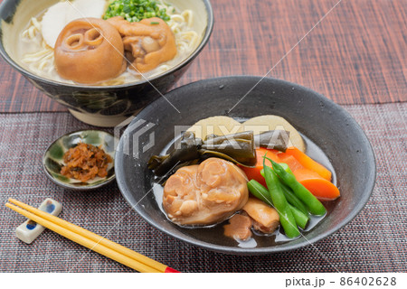 沖縄料理　てびち煮付け　てびちの煮物　てびちそば 86402628