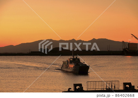 大牟田市 三池港 港の夕暮れ 高速船、 大牟田市 三池港 港の夕暮れ 高速船、 86402668