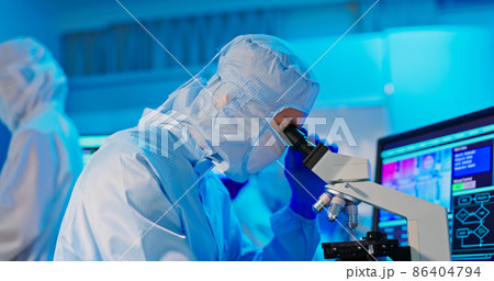 technician in sterile coverall technician in sterile coverall 86404794