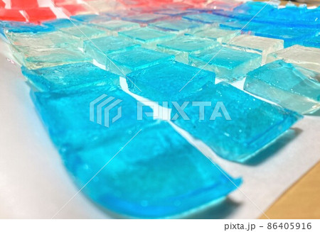 青い琥珀糖アップ 86405916
