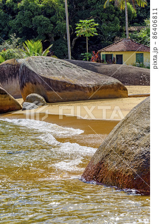 Deserted beach with small abandoned hut surrounded by rainforest Deserted beach with small abandoned hut surrounded by rainforest 86406811