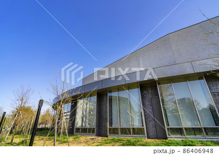「東京都立多摩図書館」のビルディング（東京都国分寺市・2021年3月） 86406948