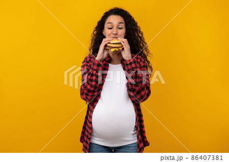 Funny Pregnant Latin Lady Holding Burger Biting Sandwich At Studio 86407381