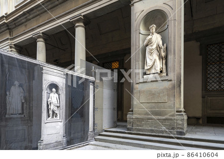 Dante Alighieri statue in Florence, Italy. Dante Alighieri statue in Florence, Italy. 86410604