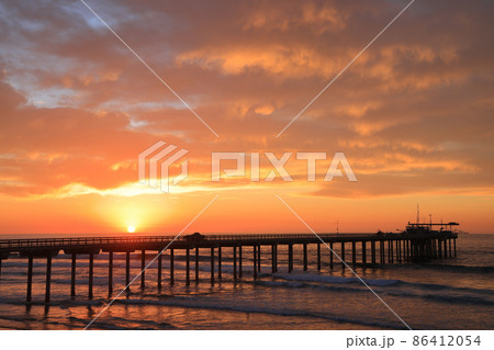 サンディエゴ、Scripps Pierの美しい夕日 86412054