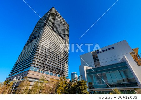 東京 江東区豊洲の都市風景 ブランズタワー豊洲と江東区立豊洲西小学校 東京 江東区豊洲の都市風景 ブランズタワー豊洲と江東区立豊洲西小学校 86412089