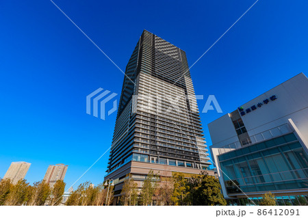 東京 江東区豊洲の都市風景 ブランズタワー豊洲と江東区立豊洲西小学校 東京 江東区豊洲の都市風景 ブランズタワー豊洲と江東区立豊洲西小学校 86412091