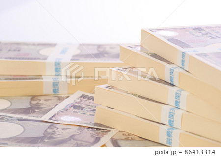 たくさんの一万円札 お金 86413314