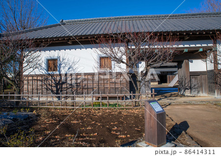 真冬の難波田城公園　旧鈴木家表門　富士見市 86414311