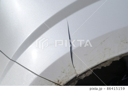 車のバンパー割れ 車のバンパー割れ 86415159