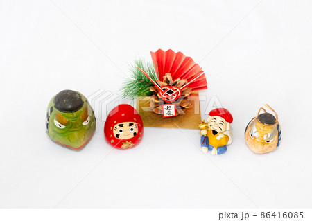 門松、ダルマ、えべっさん、土鈴の置物 門松、ダルマ、えべっさん、土鈴の置物 86416085