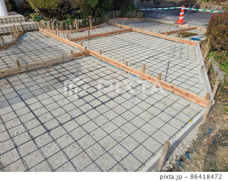 外構工事フロー(4)メッシュ 溶接金網の敷設 素材 背景 外構工事フロー(4)メッシュ 溶接金網の敷設 素材 背景 86418472