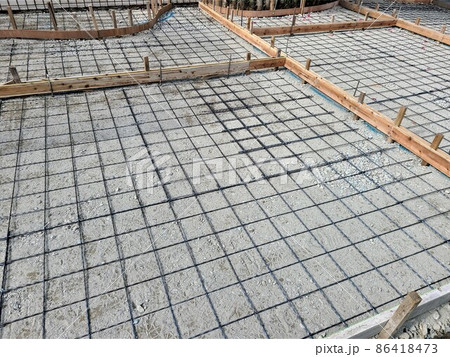 外構工事フロー(4）メッシュ　溶接金網の敷設　素材　背景 86418473