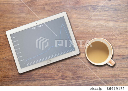 インバウンド外国人入国者数グラフ(タブレット コーヒー) インバウンド外国人入国者数グラフ(タブレット コーヒー) 86419175