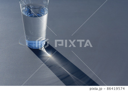 グラス 水 86419574