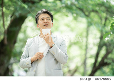 ミドル男性　ポートレート　マスク 86420005