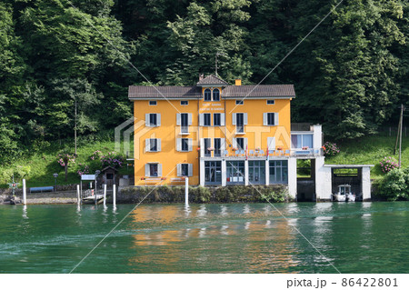 スイス　ルガーノ　ルガーノ 湖　遊覧船からの眺め　税関（密輸）博物館 86422801