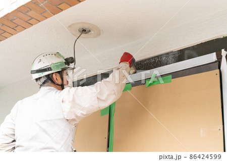 左官　職人　イメージ　外壁作業　 86424599