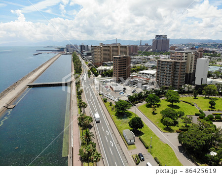 与次郎の文化公園前の海岸通りの空撮 86425619
