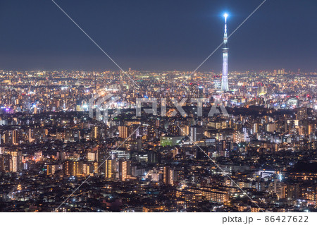 《東京都》スカイツリーと住宅街・東京都市夜景 《東京都》スカイツリーと住宅街・東京都市夜景 86427622