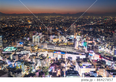 《東京都》池袋駅前・都市夜景 86427857