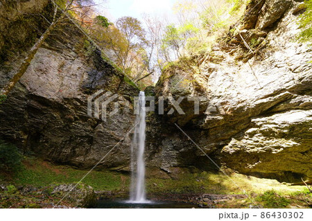 晩秋の大鹿滝23　鳥取県八頭郡若桜町 86430302