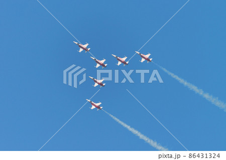 スイス空軍アクロバットチーム「パトロイユ・スイス」F-5EタイガーⅡ スイス空軍アクロバットチーム「パトロイユ・スイス」F-5EタイガーⅡ 86431324