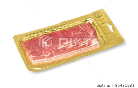 Fresh bacon strips in sealed packaging tray 86431933