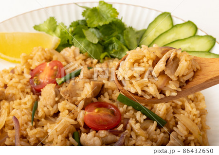 カオパッムー　(タイ料理の豚肉のチャーハン) 86432650