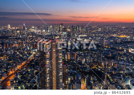 《東京都》東京都市夜景・池袋周辺をのぞむ 《東京都》東京都市夜景・池袋周辺をのぞむ 86432695
